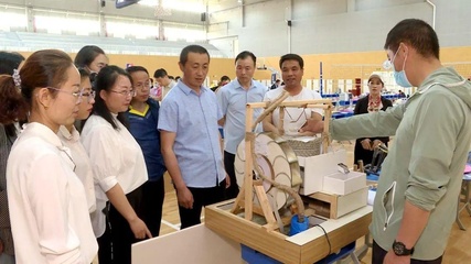 巧手妙思 創(chuàng)新領(lǐng)航——我區(qū)第十屆中小學(xué)優(yōu)秀自制教具展評活動(dòng)暨新材料技術(shù)推廣服務(wù)紀(jì)實(shí)